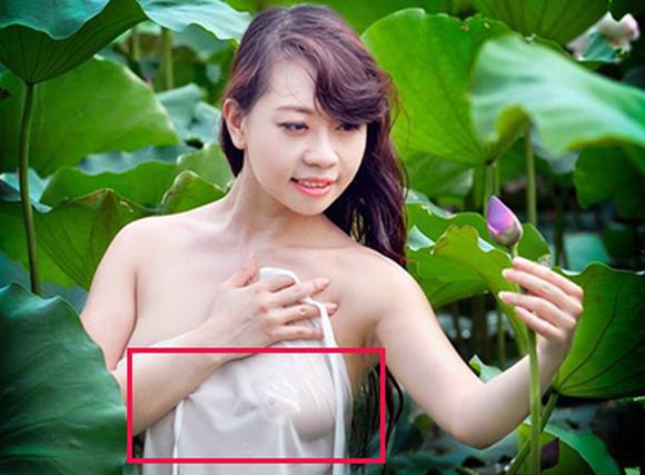 Ảnh khiêu dâm bên hồ sen