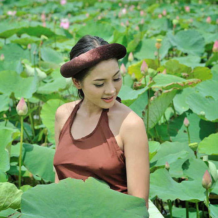 Ảnh khiêu dâm với yếm đào