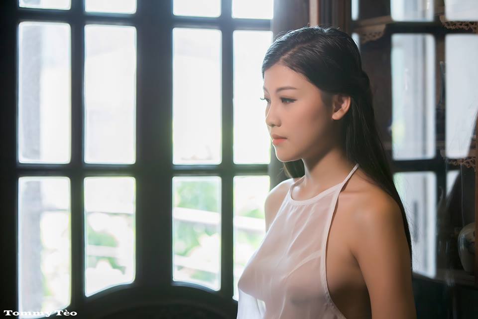Ảnh kích dục của cô lang y